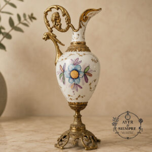 Gran jarrón decorativo tipo aguamanil de 45 cm – Porcelana y bronce ornamentado
