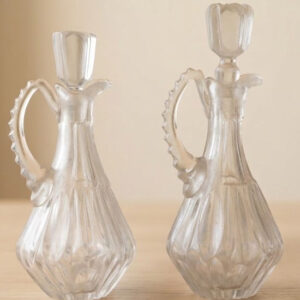 Pareja de vinagreras de cristal con relieve y tapón